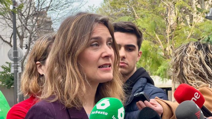 La líder de los Comuns en el Parlament, Jéssica Albiach, en una atención a los medios en Barcelona