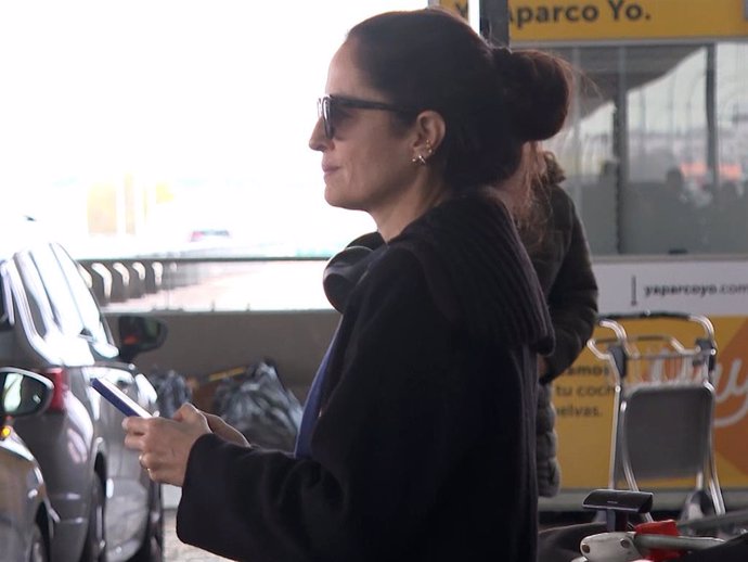Carolina Herrera, a su llegada al aeropuerto de Madrid tras dar el último adiós a su padre, Reinaldo Herrera, en Nueva York