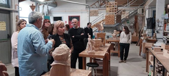 Leticia García en su visita al Centro de Artesanía de Castilla y León