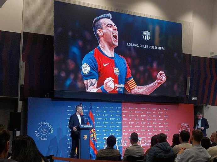 El jugador español de fútbol sala del Barça Sergio Lozano en el anuncio de su retirada
