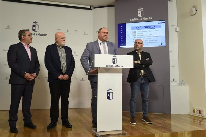 El consejero de Agricultura, Ganadería y Desarrollo Rural de C-LM, Julián Martínez Lizán.