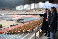 Del Pozo anuncia que el césped y el nuevo graderío "rematarán" esta semana las obras del estadio La Cartuja de Sevilla