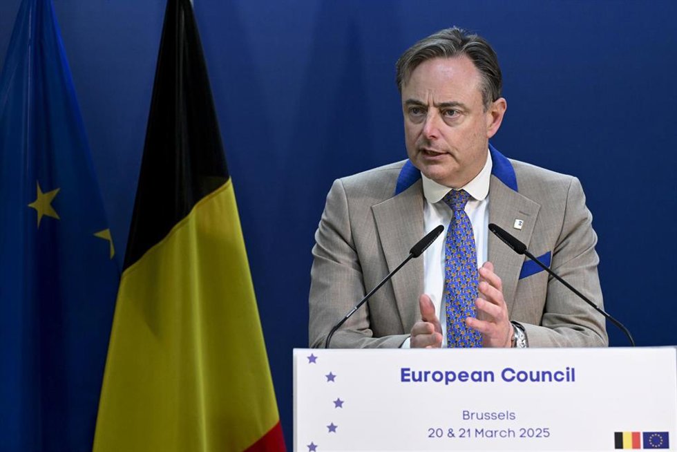El primer ministro de Bélgica, el nacionalista flamenco Bart de Wever, durante una rueda de prensa al término de un Consejo Europeo en marzo de 2025.