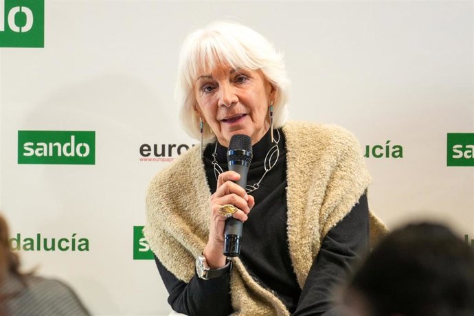 Archivo - La presidenta de la Autoridad Portuaria de Cádiz, Teófila Martínez, interviene en un foro. 