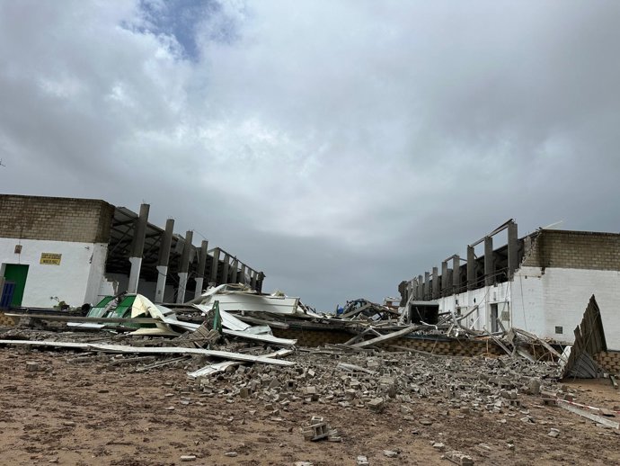 Imagen del estado en el que ha quedado la nave de Coria derrumbada este viernes