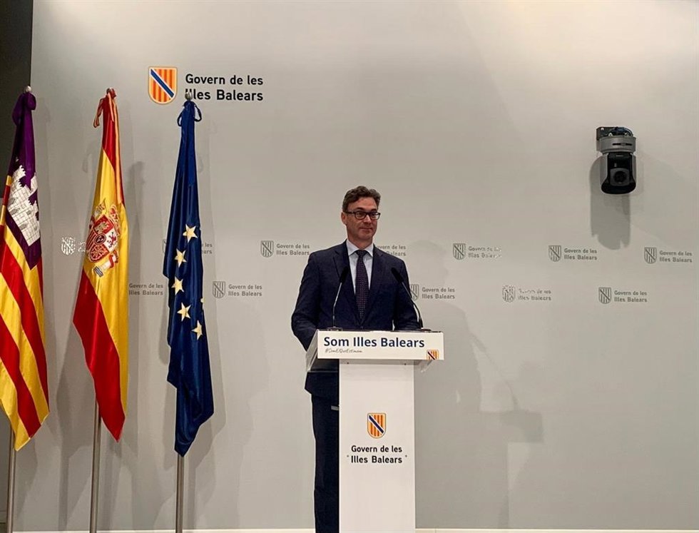 Archivo - El portavoz del Govern, Antoni Costa, en rueda de prensa.