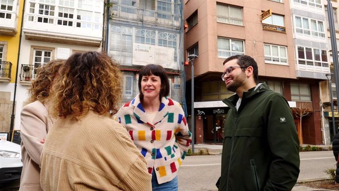 La portavoz nacional del BNG, Ana Pontón, aborda en A Coruña la situación de la vivienda