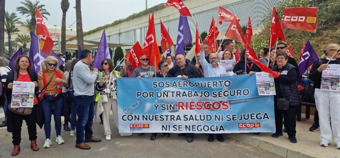 Protesta de trabajadores en el aeropuerto de Palma.
