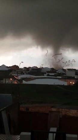Archivo - Tornado en la provincia de Huelva en una imagen de archivo.