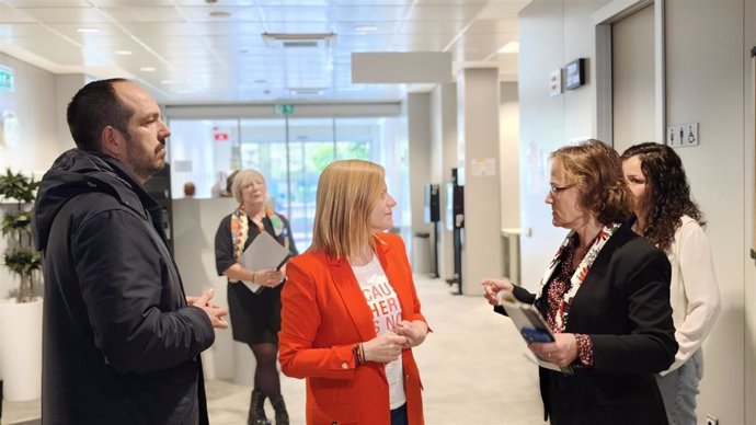 La delegada del Gobierno en la Comunitat Valenciana, Pilar Bernabé, ha visitado junto al alcalde de Aldaia, Guillermo Luján, y la directora provincial del INSS, Susana Lejarreta, las nuevas instalaciones del Centro de Atención e Información de la Segurida