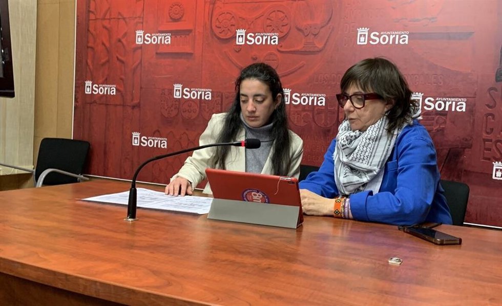 Inés Gómez y Gloria Gonzalo, durante la rueda de prensa.