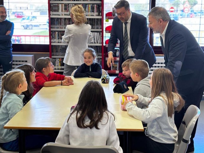 Inauguración de la sede definitiva de la biblioteca municipal de la Fuente del Oro.