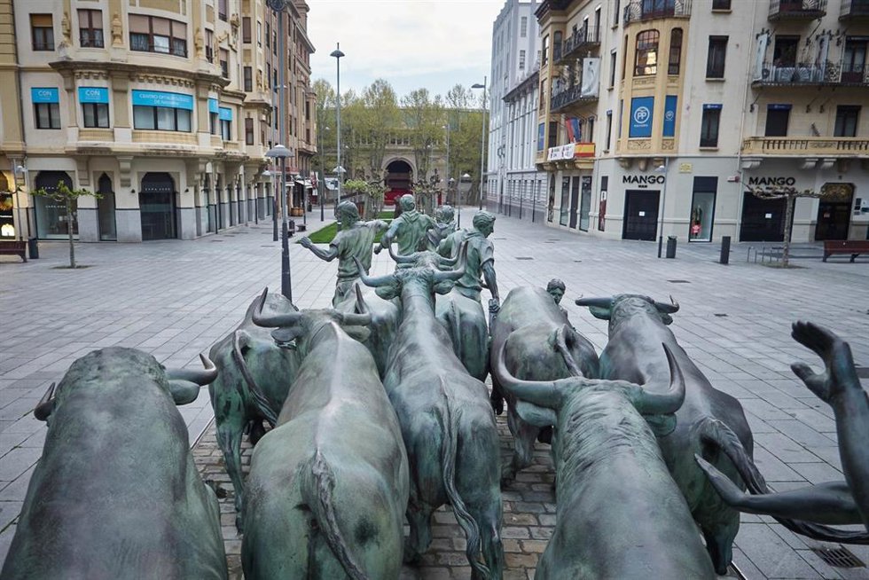 Archivo - Imagen de archivo del Monumento al Encierro, en Pamplona