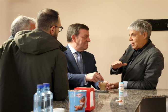 El consejero de Presidencia este viernes en el bar de Antimio de Abajo