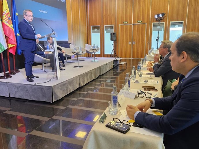 El consejero de Infraestructuras clausura de la Jornada 'Corredor ferroviario del Oeste-Ruta de la Plata'