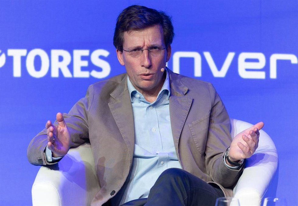 El alcalde de Madrid, José Luis Martínez-Almeida, interviene durante la última jornada de la V edición del foro Wake Up, Spain!, en Casa de América 