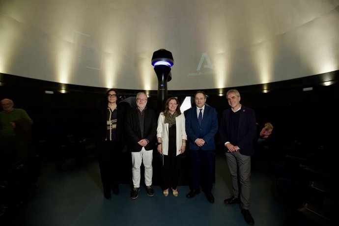 La consejera de Desarrollo Educativo y Formación Profesional, María del Carmen Castillo, preside la inauguración del nuevo planetario del Parque de las Ciencias de Granada.