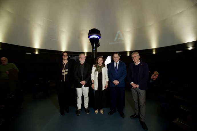 La consejera de Desarrollo Educativo y Formación Profesional, María del Carmen Castillo, preside la inauguración del nuevo planetario del Parque de las Ciencias de Granada.