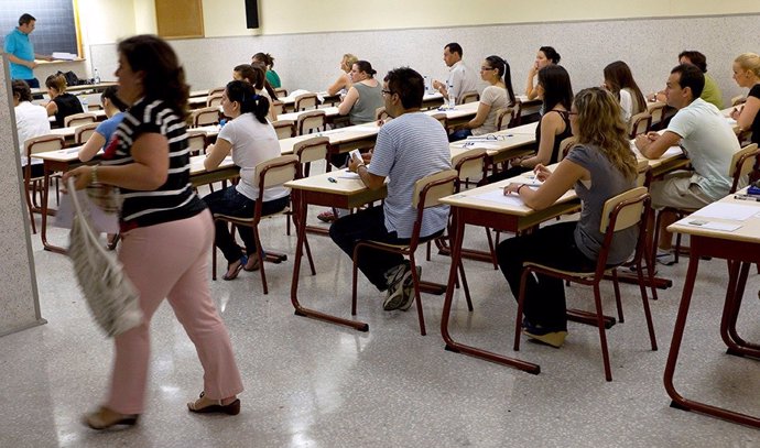 Archivo - Imagen de archivo de una prueba para obtener el título de graduado en ESO.
