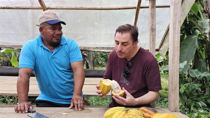 El cacao orgánico de la comunidad Ngäbe-Buglés de Panamá cautiva al chef Jordi Roca