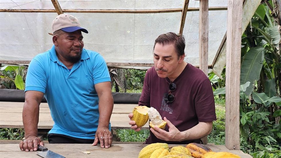 El cacao orgánico de la comunidad Ngbe-Buglés de Panamá cautiva al chef Jordi Roca