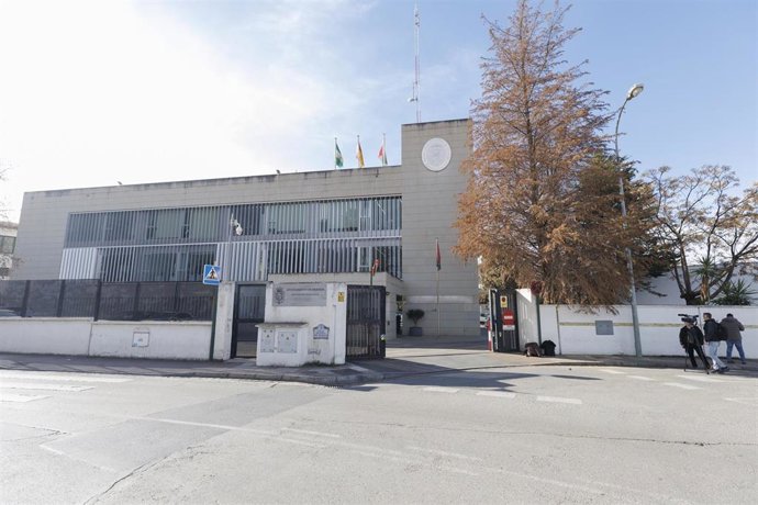 Archivo - Vista general de la comisaría de la Policía Local de Granada, en imagen del pasado febrero