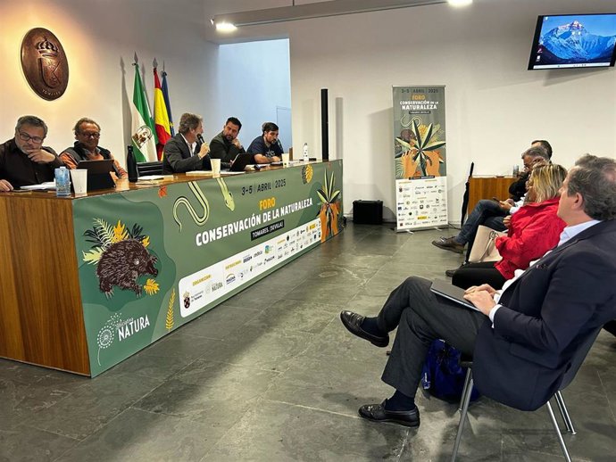 El delegado del Estado en la Zona Franca de Cádiz, Fran González, en el Foro Conservación de la Naturaleza en la localidad sevillana de Tomares