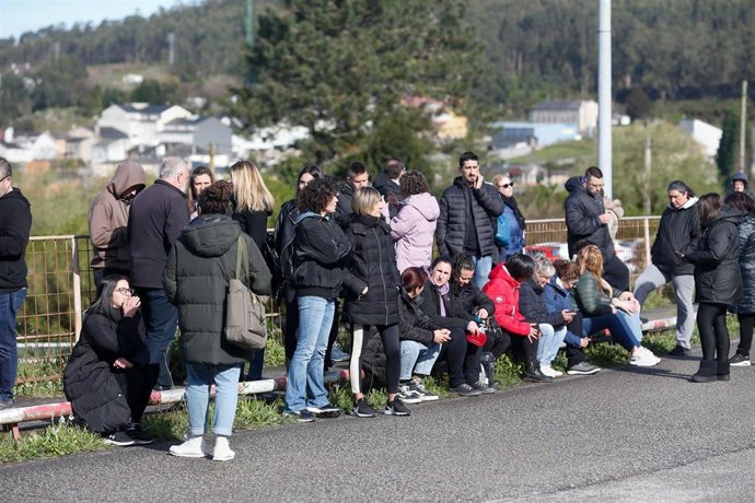 Traballadores da fábrica de cerámica de Sargadelos concéntranse ás portas das instalacións, a 3 de abril de 2025, en Cervo, Lugo, Galicia (España). Os traballadores de Sargadelos continúan preocupados após o anuncio de peche das instalacio