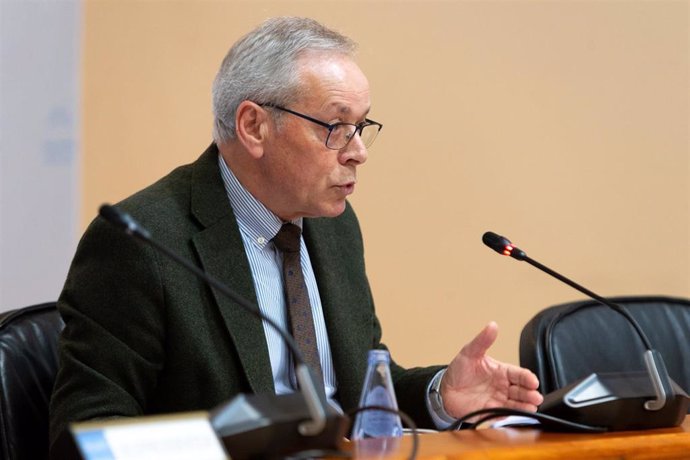 El director xeral de Gandaría, Agricultura e Industrias Agroalimentarias, José Balseiros,en comisión