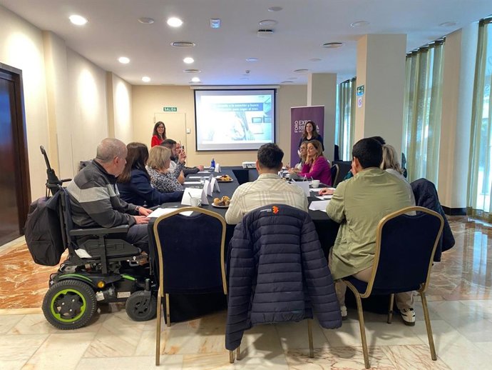 Reunión de Renfe con clientes de los Media Distancia de Huelva.
