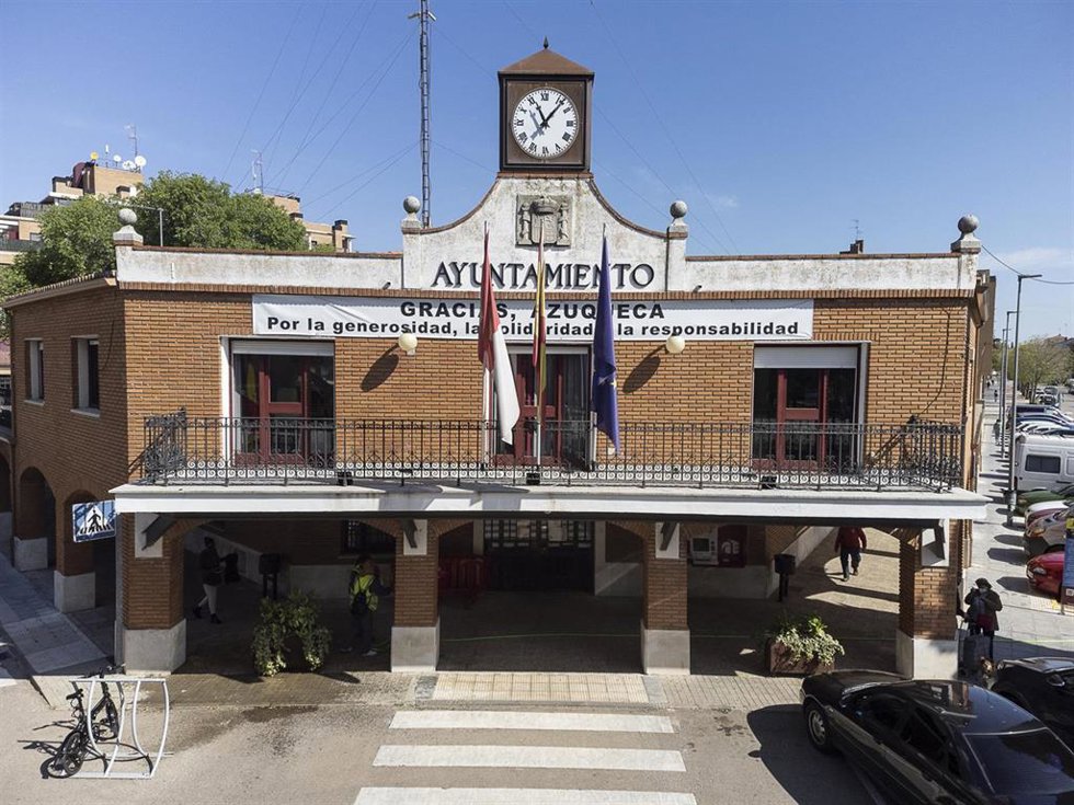 Archivo - Fachada del Ayuntamiento de Azuqueca de Henares.