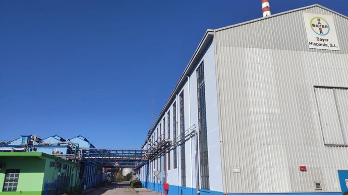 Archivo - Planta de Bayer en La Felguera (Langreo), en Asturias