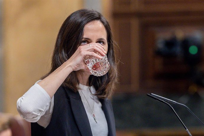 Archivo - La secretaria general de Podemos, Ione Belarra, durante una sesión plenaria, en el Congreso de los Diputados, a 25 de febrero de 2025, en Madrid (España). 