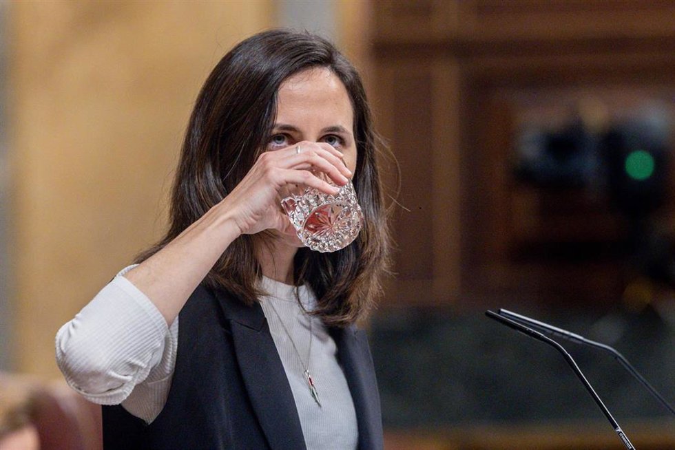 Archivo - La secretaria general de Podemos, Ione Belarra, durante una sesión plenaria, en el Congreso de los Diputados, a 25 de febrero de 2025, en Madrid (España). 