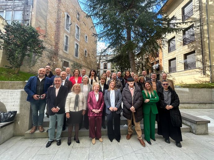 Semeya de familia del Conseyu de Comunidaes Asturianes.