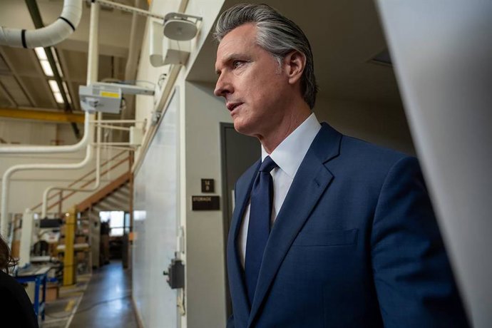 Archivo - February 6, 2025: Gov. Gavin Newsom enters to speak at a California Jobs First press conference at California State University, Stanislaus, on Jan. 6, 2025.