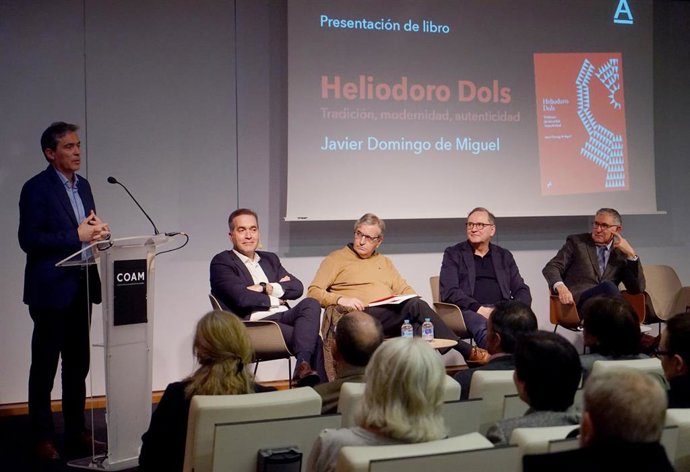 El arquitecto navarro Javier Domingo de Miguel en la presentación de su libro 'Heliodoro Dols. Tradición, modernidad, autenticidad'.