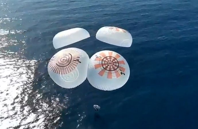 Pouso da espaçonave Dragon da missão Fram 2