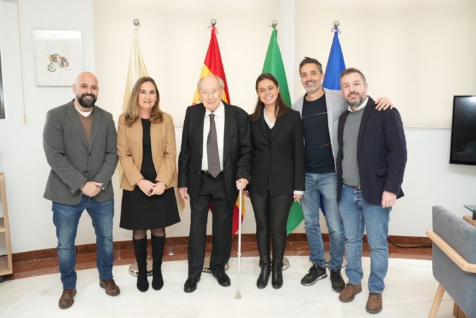 Marc Van Montagu, junto con la vicerrectora de Política Científica, María José Polo, y el equipo de UCO Bio Research Seminars (UCO-BRS).