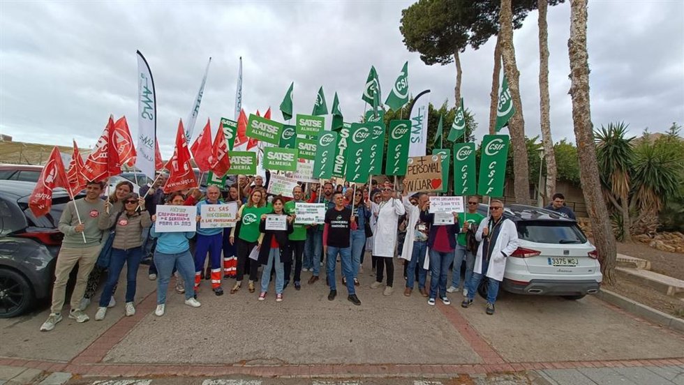 Concentracion en el Centro de Salud de Nijar (Almería