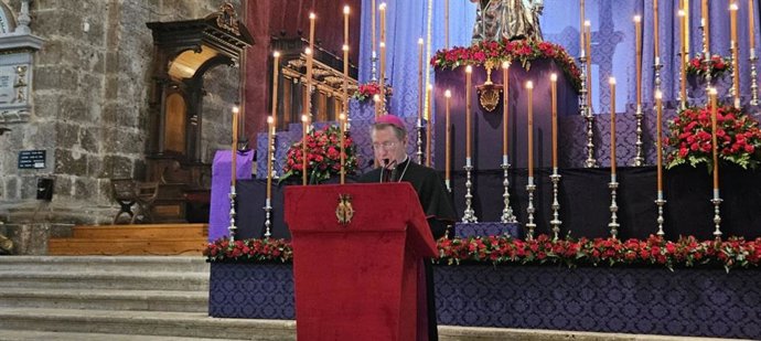 El obispo titular de Rotdon y subsecretario del Dicasterio para el Culto Divino y la Disciplina de los Sacramentos, Aurelio García Macias, durante el pregón de la Semana Santa de Valladolid