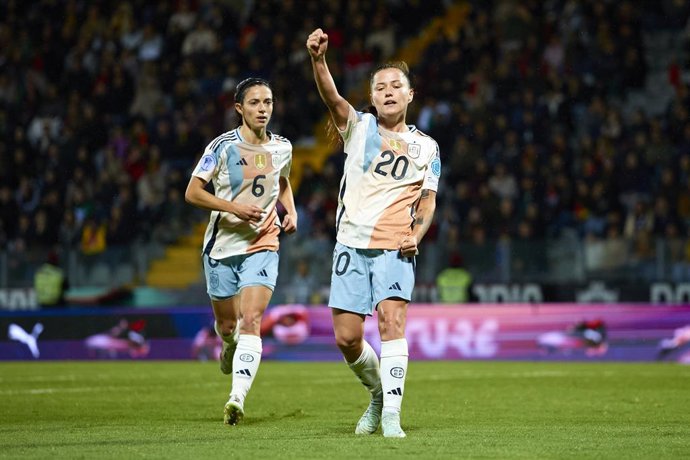 Claudia Pina, em uma partida com a equipe nacional espanhola na Liga das Nações.