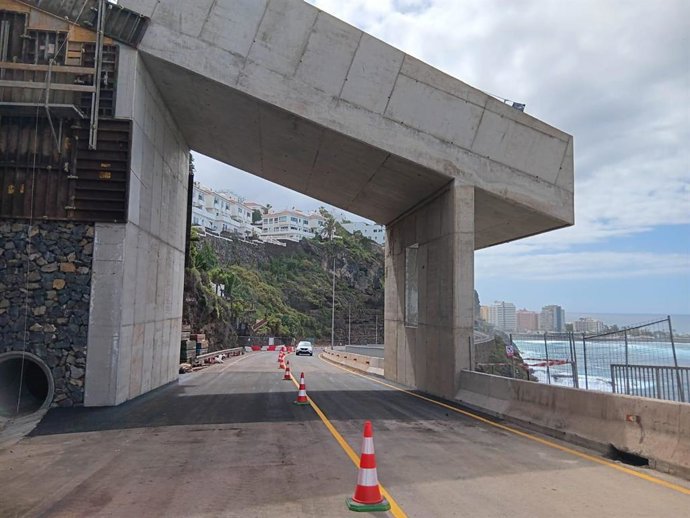 El Cabildo de Tenerife reabre al tráfico el carril de salida de la TF-31 por Martiánez, en Puerto de la Cruz