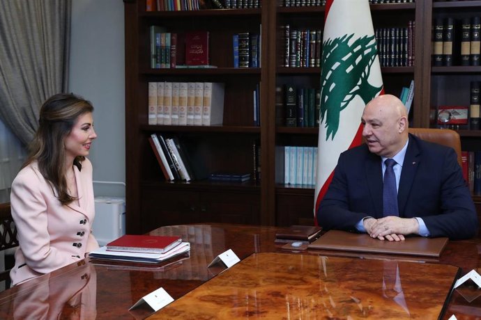 La enviada especial de EEUU, Morgan Ortagus, y el presidente de Líbano, Joseph Aoun