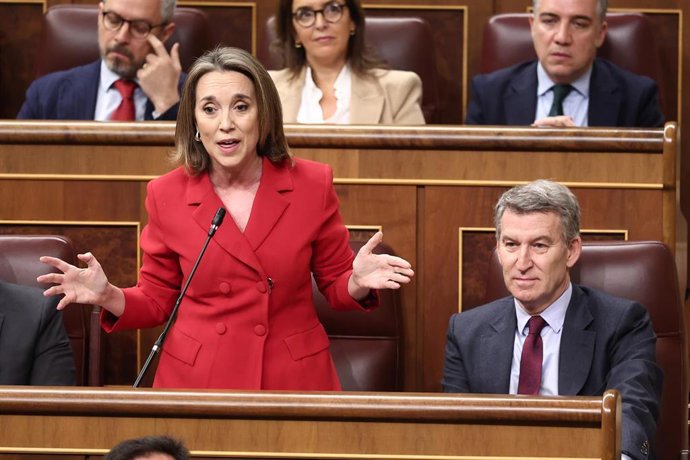 La secretaria general del PP, Cuca Gamarra, interviene durante una sesión de control al Gobierno, en el Congreso de los Diputados, a 19 de marzo de 2025, en Madrid (España). 