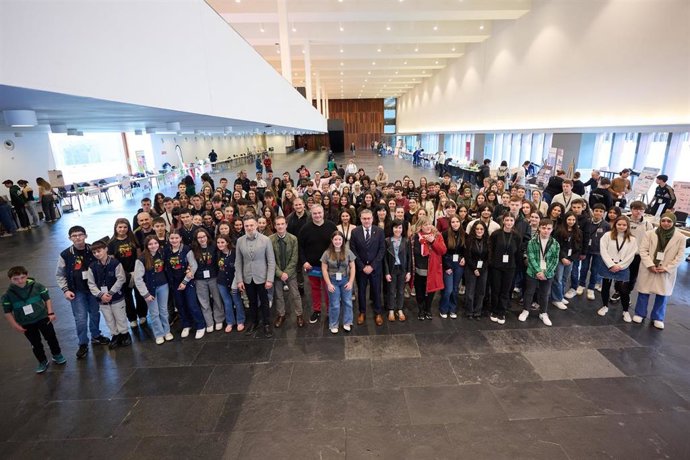 El consejero de Universidad, Innovación y Transformación Digital, Juan Luis García, participa en el acto de bienvenida de la Elhuyar Zientzia Azoka – Feria Navarra Tecnociencia 2025.