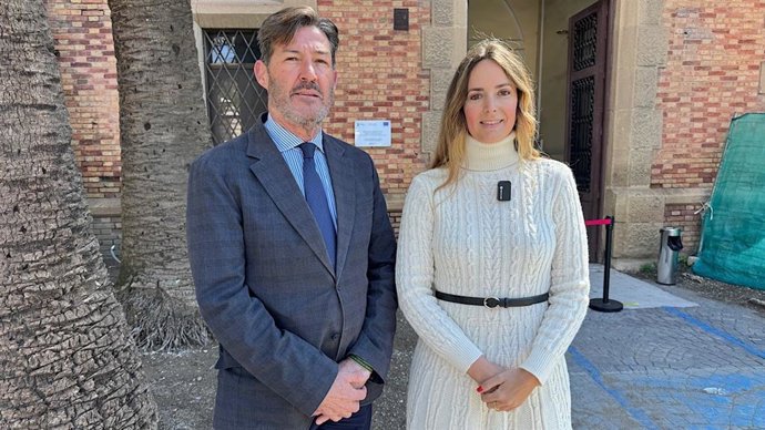 El portavoz de Vox en el Ayuntamiento de Málaga, Antonio Alcázar, y la portavoz adjunta de la formación, Yolanga Gómez, en una imagen de archivo 