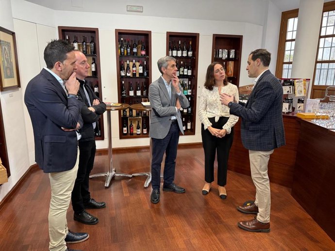 El presidente de la Diputación de Valladolid, Conrado Íscar, acompañado por el presidente del Patronato Provincial de Turismo, Moisés Santana, participan en acciones de promoción de la provincia en Málaga