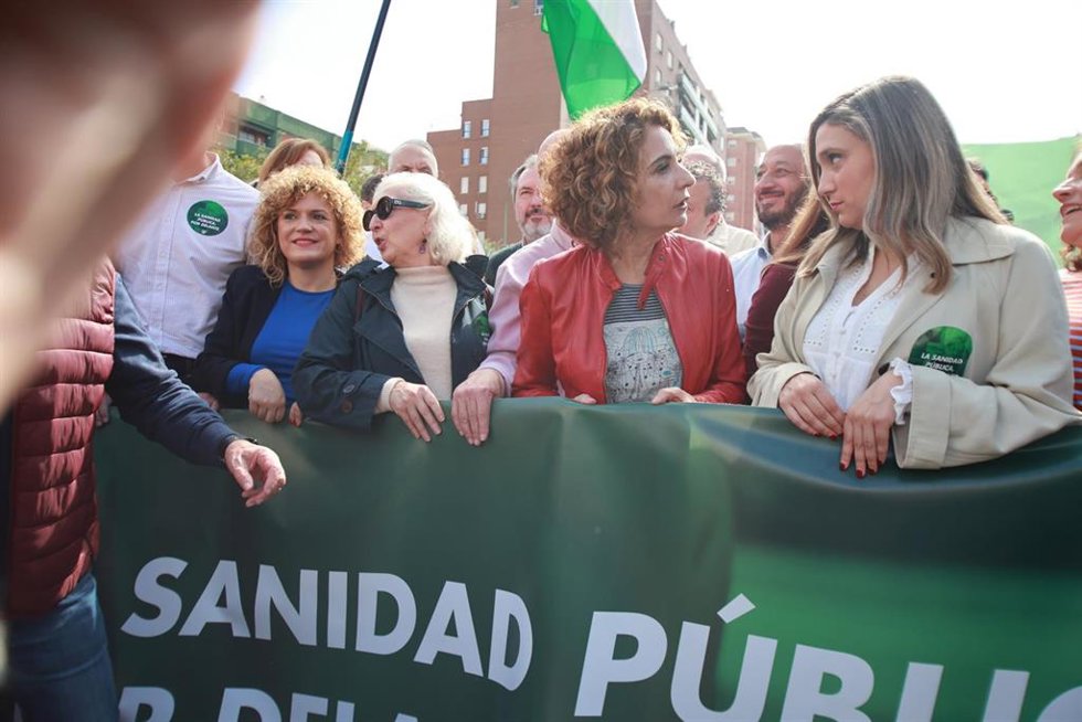 Montero en Sevilla en una manifestación en defensa de la sanidad pública