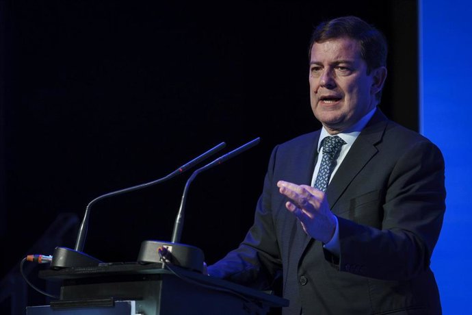 El presidente de la Junta de Castilla y León, Alfonso Fernández Mañueco, interviene durante la cuarta jornada de la V edición del foro ‘Wake Up, Spain!’, en Casa de América, a 3 de abril de 2025, en Madrid 